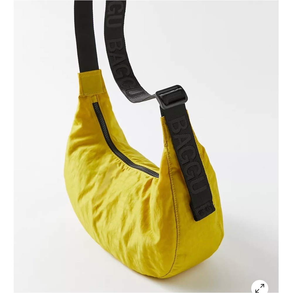 Baggu Médium Nylon Crescent Bag.